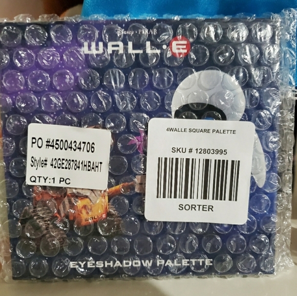New Wall E Eyeshadow pallette - Picture 4 of 4